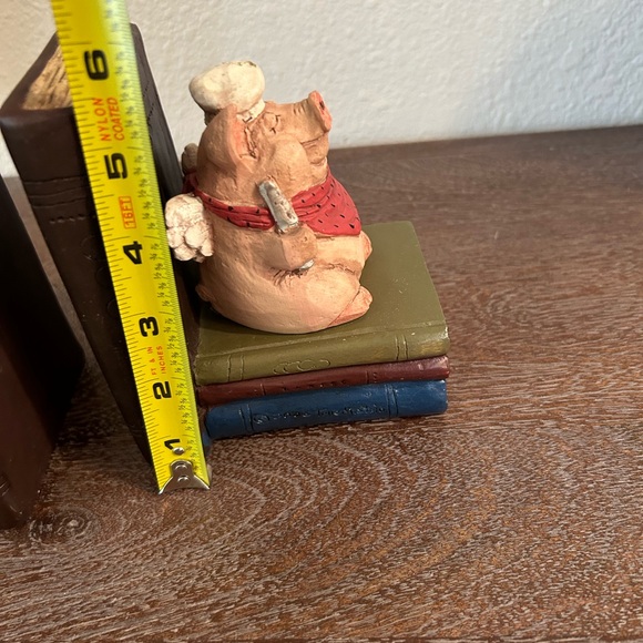 When Pigs Fly! Adorable Pig Book Ends - Picture 5 of 6